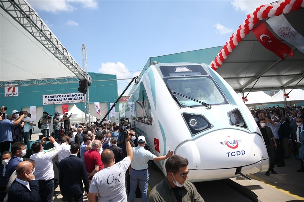 Türkiye'nin ilk yerli elektrikli treni raylarda 4