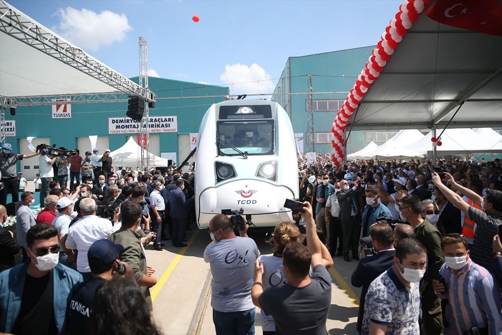 Türkiye'nin ilk yerli elektrikli treni raylarda 5