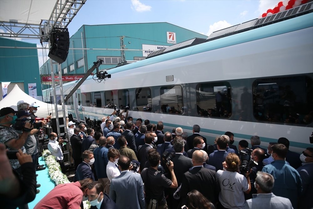 Türkiye'nin ilk yerli elektrikli treni raylarda 6