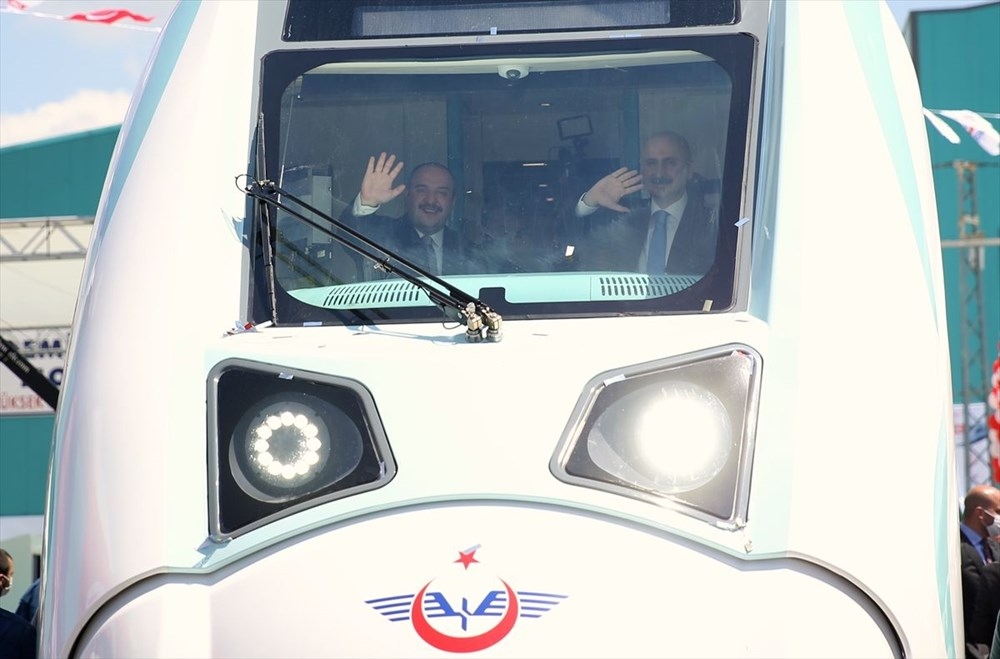 Türkiye'nin ilk yerli elektrikli treni raylarda 7