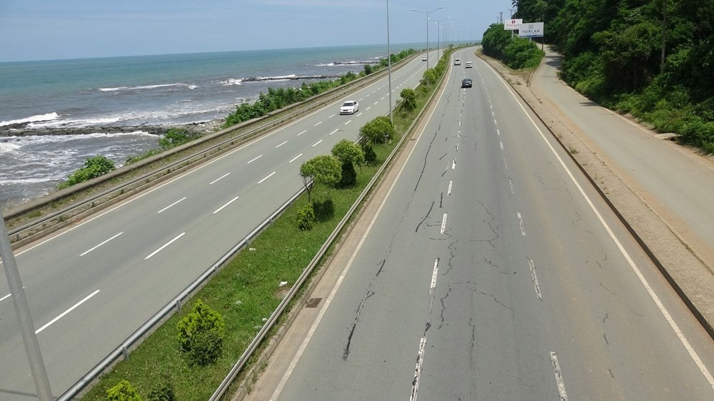 Karadeniz'de sahil yolunda 'çatlak' tehlikesi 6