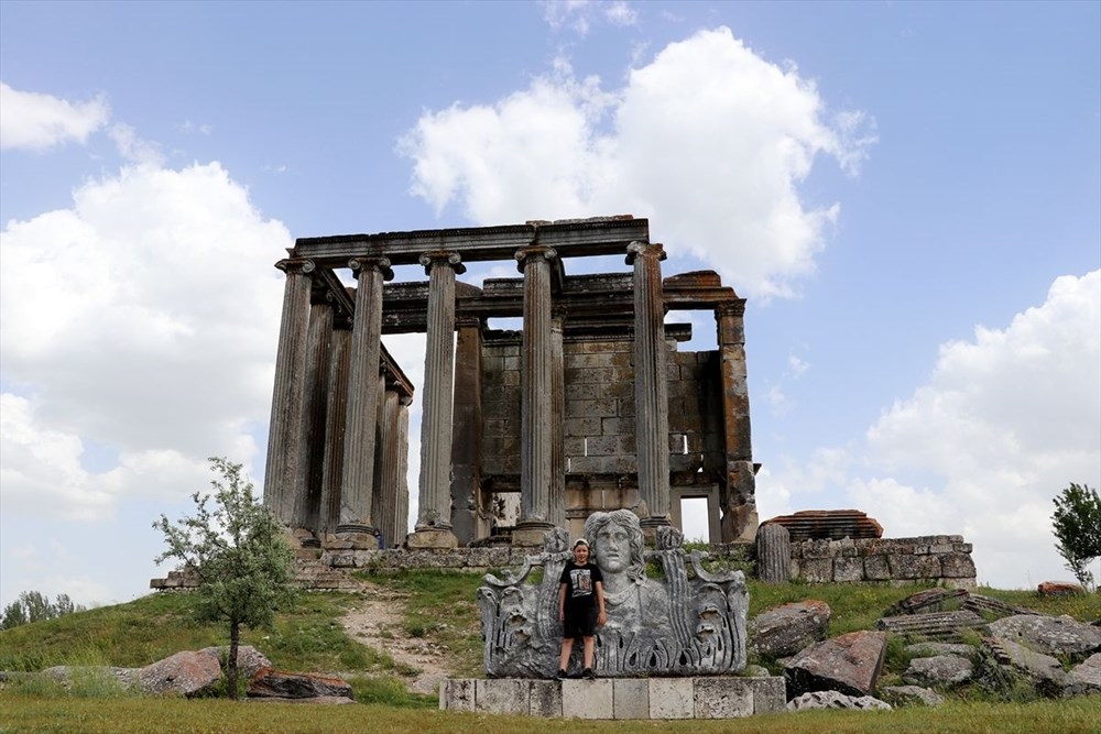 Aizanoi'nin ziyaretçileri nehirde kayıkla 'Antik Çağ'a yo 5