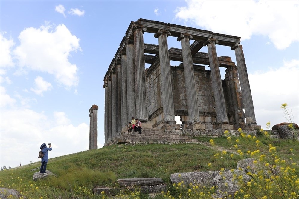 Aizanoi'nin ziyaretçileri nehirde kayıkla 'Antik Çağ'a yo 8