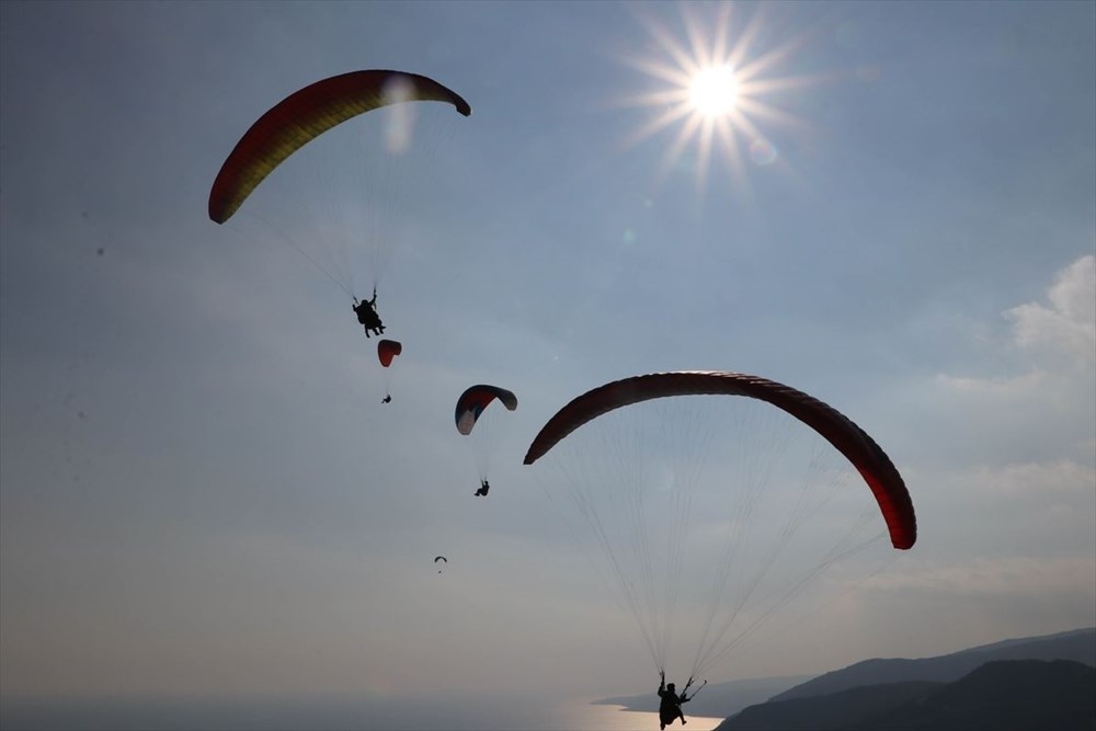 Uçmakdere, normalleşme sürecinde yamaç paraşütü adresi oldu 10