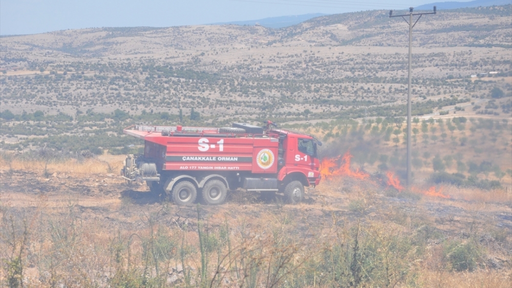 Çanakkale'de örtü yangınında 5 dönüm alan zarar gördü 2