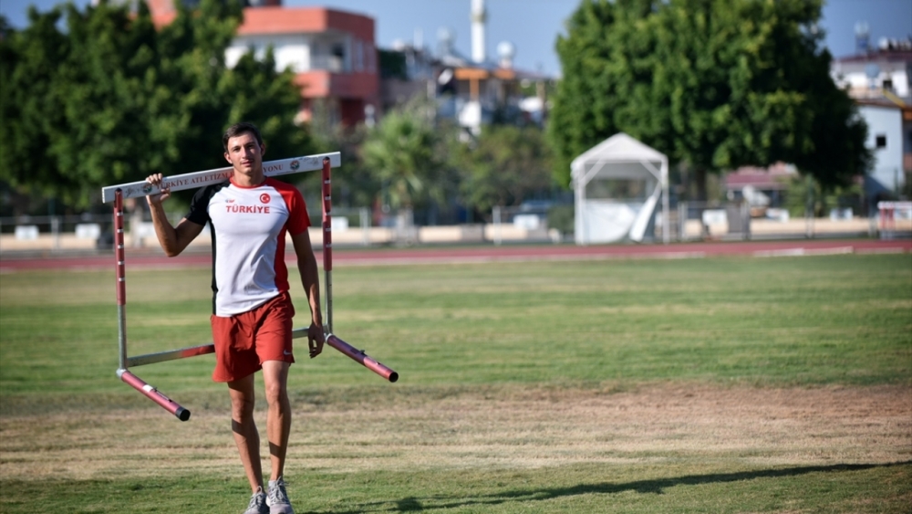 Rekortmen atlet Mikdat Sevler'in gözü olimpiyat madalyasında 5