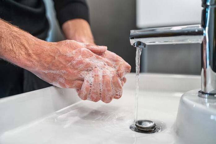 Elleri çamaşır suyu ve dezenfektanla yıkamayın! 2