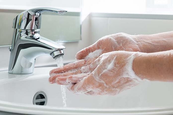 Elleri çamaşır suyu ve dezenfektanla yıkamayın! 5
