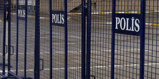 İzmir'de bıçaklı kavga: 1'i ağır 3 yaralı