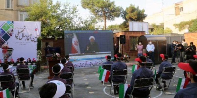 İran'da yeni eğitim yılı COVID-19 gölgesinde başladı