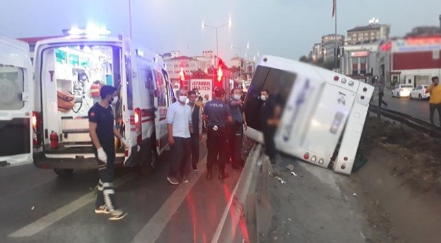 İstanbul'da yolcu otobüsü devrildi: 11 yaralı
