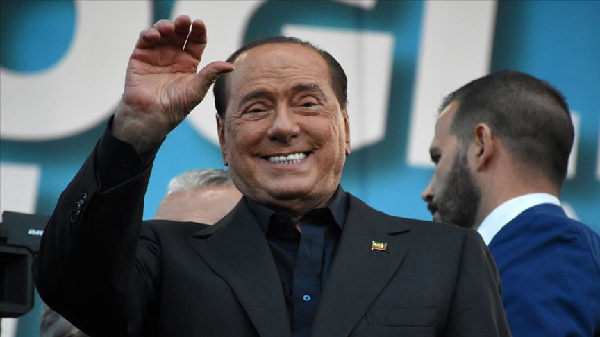 Kovid-19 tedavisi gören Berlusconi hastaneden taburcu edildi