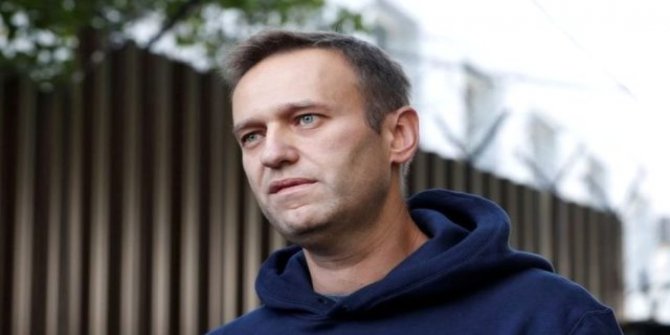 Zehirlenen Rus muhalif Navalni 'yataktan kalktı'
