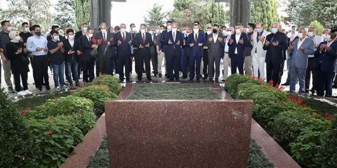 Merhum Başbakan Adnan Menderes mezarı başında anıldı