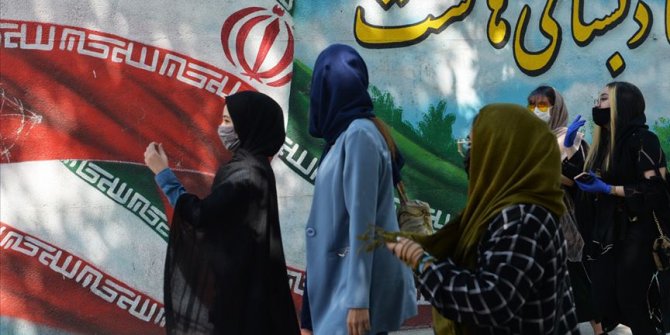 İran'da son 24 saatte 184 kişi Kovid-19'dan hayatını kaybetti