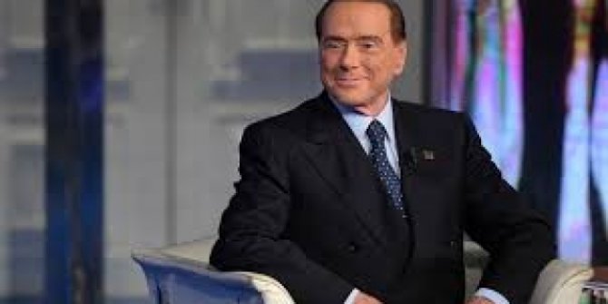 Berlusconi'nin COVID-19 testi bir kez daha pozitif çıktı
