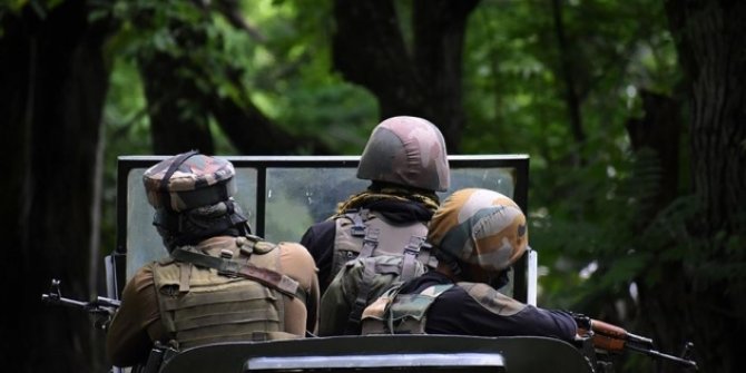 Keşmir'de Hindistan askerleri ateş açtı: 1 Pakistan askeri öldü