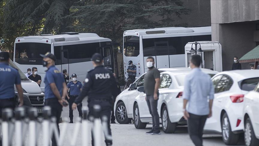 Kobani eylemleri soruşturmasında gözaltına alınan 20 şüpheli adliyeye sevk edildi