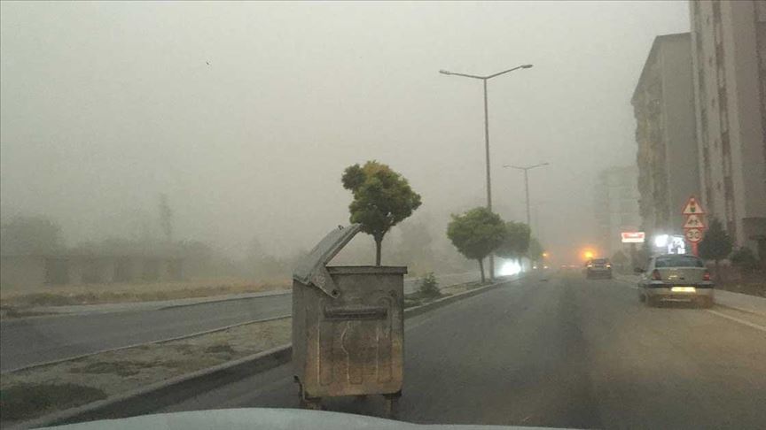 Konya'da oluşan toz bulutu hayatı olumsuz etkiledi