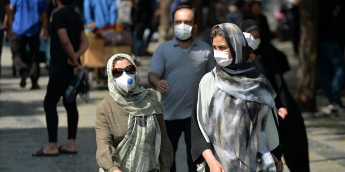 Tahran'da maske kullanımı zorunlu hale geliyor
