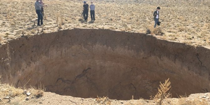 Konya'da 30 metre çapında 20 metre derinliğinde obruk oluştu
