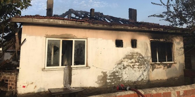 Bursa'da evi yanan aileye geçici konut