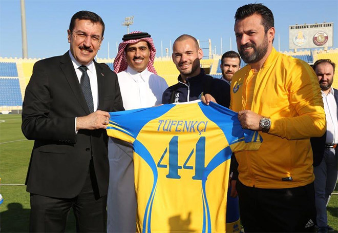 Bakan Tüfenkci, Katar'da El Gharafa SC takımını ziyaret etti