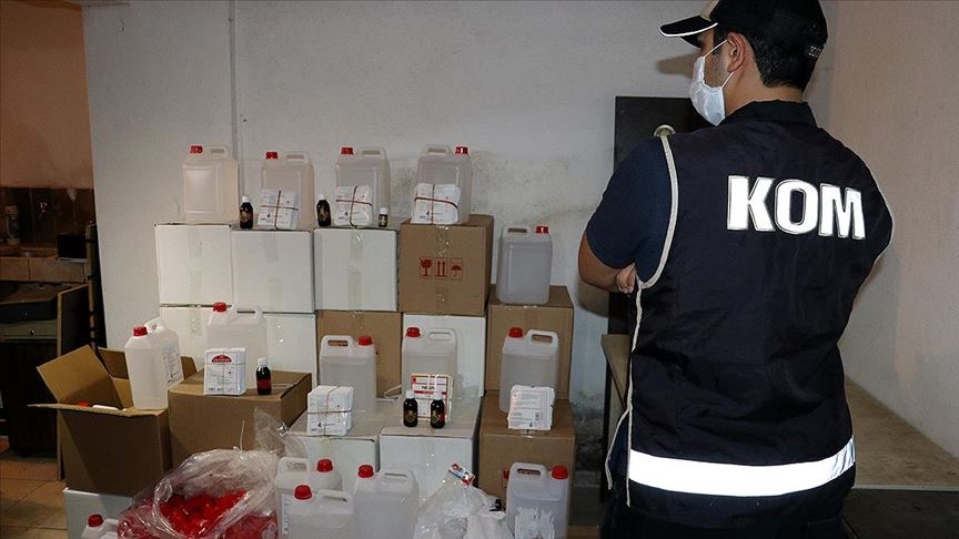 İzmir'de bir depoda yaklaşık 5 ton etil alkol ele geçirildi