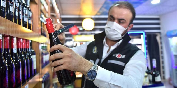 Sahte içkiden 2 günde 6 kişinin öldüğü Mersin'de polis denetimleri arttırıldı