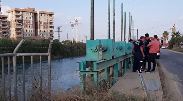Adana'da sulama kanalına giren kişi kayboldu