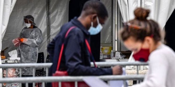 Fransa'da günlük koronavirüs vaka sayısı ilk kez 30 bini aştı