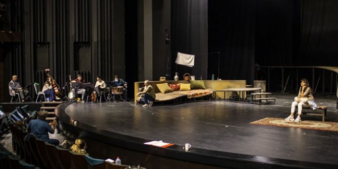 'Selvi Boylum Al Yazmalım' Devlet Tiyatroları sahnesinde