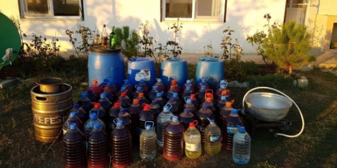 Tekirdağ'da bir evde 586 litre kaçak içki ele geçirildi
