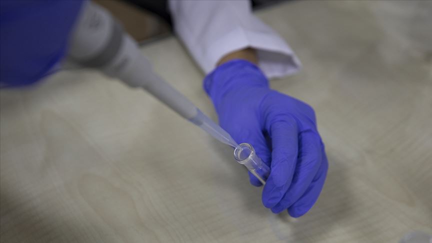 Kovid-19 aşısı deneylerine katılan bir gönüllü doktor öldü