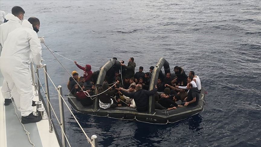 Muğla'da Türk kara sularına itilen 232 sığınmacı kurtarıldı
