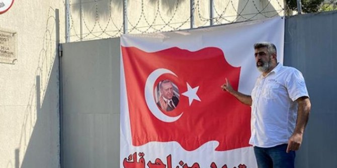 Lübnan'daki Türk Büyükelçiliğine bayraklı destek