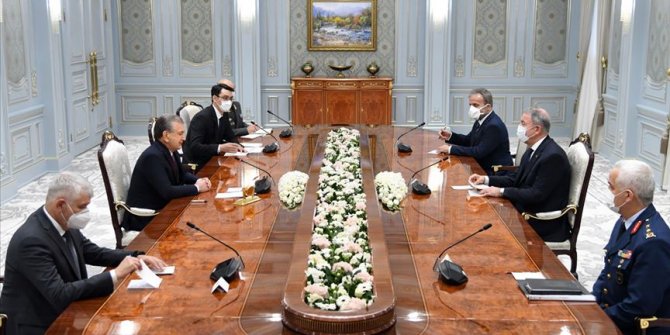 Bakan Akar, Özbekistan Cumhurbaşkanı Mirziyoyev ile görüştü
