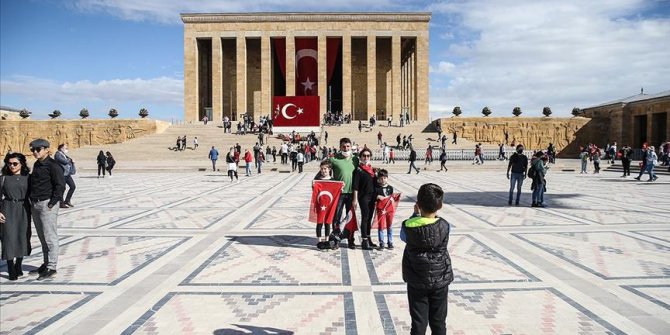 Binlerce vatandaş Cumhuriyet Bayramı coşkusunu Anıtkabir'de yaşadı