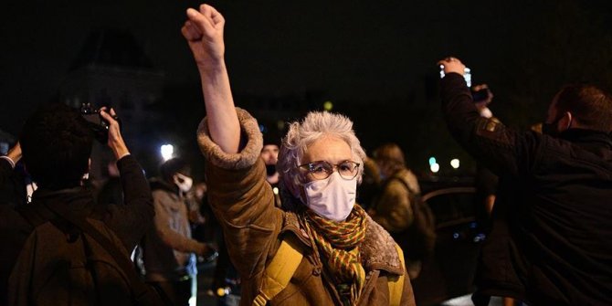 Fransa'da Kovid-19 önlemleri karşıtı gösterilerde olaylar çıktı