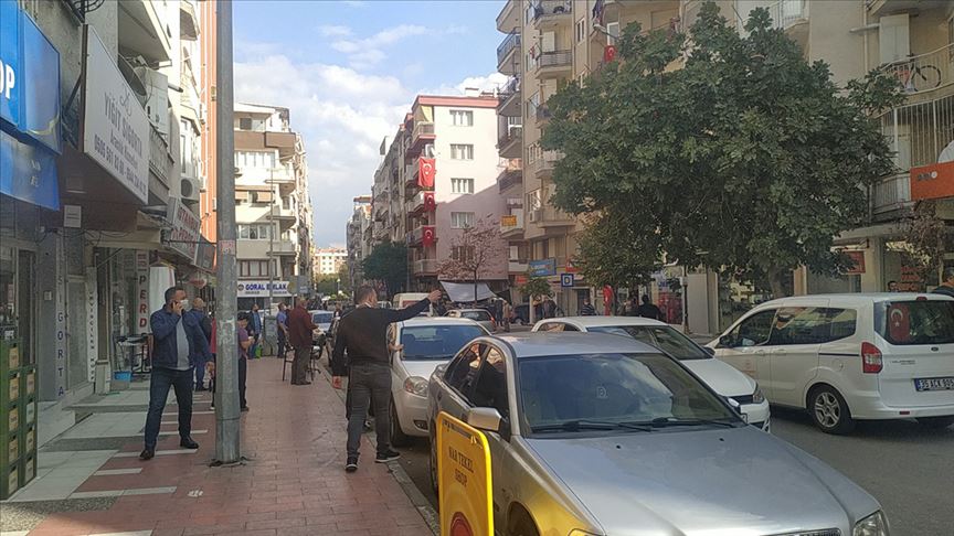 İzmir'deki depremin ardından Manisa'da bir apartman tahliye edildi