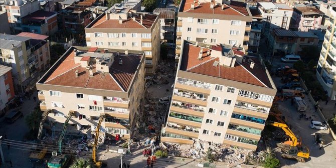 İzmir'deki depremde can kaybı 25'e, yaralı sayısı 804'e yükseldi