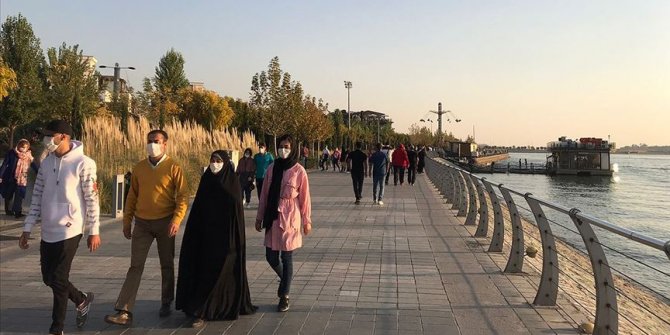 İran'da 25 eyalet merkezinde Kovid-19 kısıtlamaları
