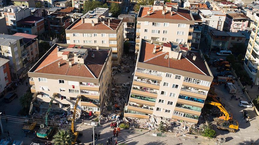 İzmir'deki depremde can kaybı 25'e, yaralı sayısı 831'e yükseldi