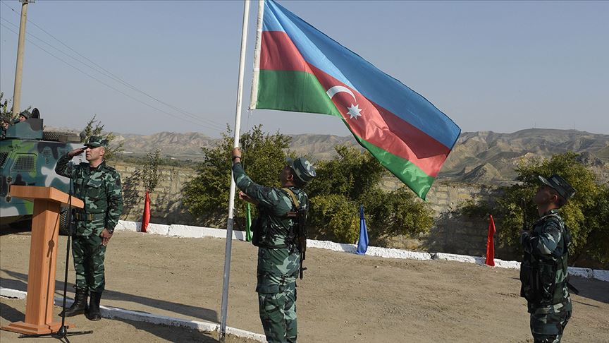 Azerbaycan, Ermenistan'ın işgalinden kurtarılan İran sınırına karakollar kurdu