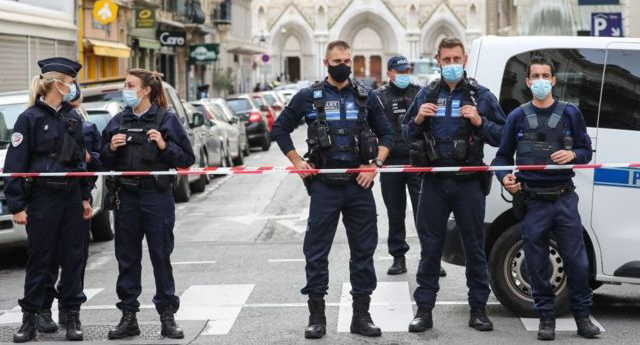 Fransa'da Yunan papaza saldırı