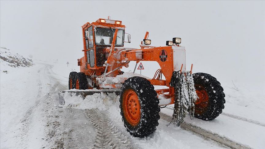 Tunceli'de kar ve tipi nedeniyle 25 köy yolu ulaşıma kapandı