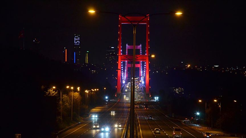 İstanbul, sokağa çıkma kısıtlamasının başlamasıyla sessizliğe büründü