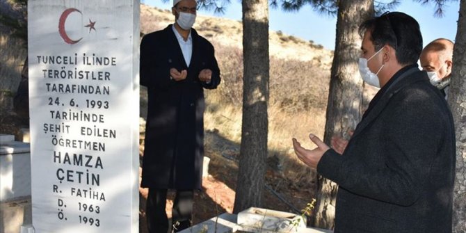 Şehit öğretmen Hamza Çetin mezarı başında anıldı