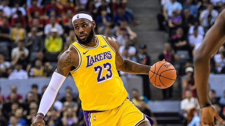 Lakers LeBron James ve Anthony Davis ile sözleşme yeniledi