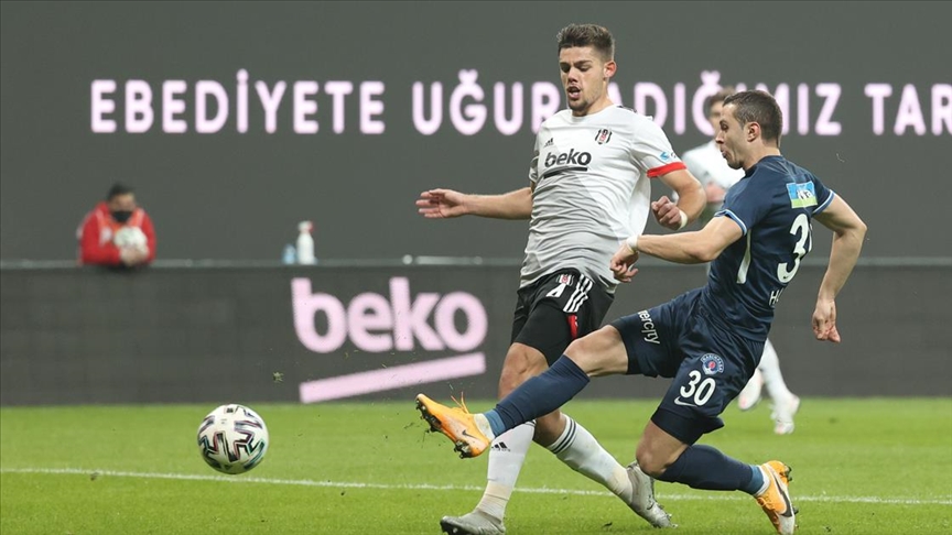 Beşiktaş sahasında Kasımpaşa'yı 3-0 yendi